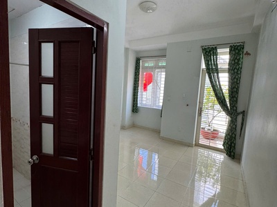 Cho thuê nhà trung tâm   sát Phan Xích Long   diện tích sàn 87m    giá tốt 8