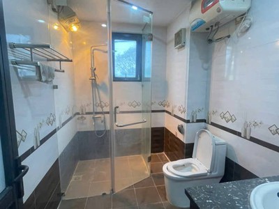Nhà mặt phố kinh doanh đỉnh 41m2,x  5 tầng, mặt  tiền 6.8m, 13.1 tỷ  bồ đề-long biên. 0