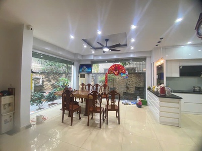 Gấp  bán nhanh bt bán đảo linh đàm view hồ lộng gió 200 m2 sổ đỏ giá rẻ 46 tỷ 2