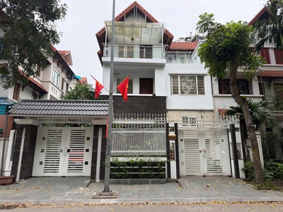 Gấp  bán nhanh bt bán đảo linh đàm view hồ lộng gió 200 m2 sổ đỏ giá rẻ 46 tỷ 0