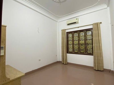 Nhà nguyễn văn cừ, 62m , 4pn, có sân để xe, giá 9,5 tỷ. 3