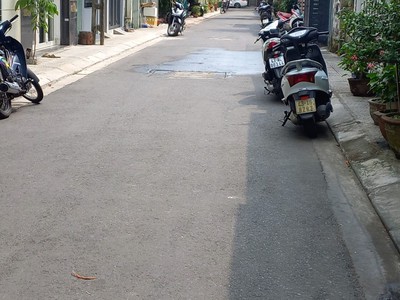 Đường nhựa 5m thi sách, 65m2, 2.5 tầng cứng sạch 5.2 tỷ 2