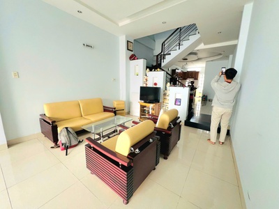 Chính chủ cho thuê nhà full nội thất, hẻm oto, đường quang trung 15tr 1