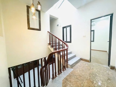 Nhà đẹp ngõ nông gần phố 51m2,x 3 tầng, mặt tiền 8.4m,7.95 tỷ, thái thịnh-đống đa. 0