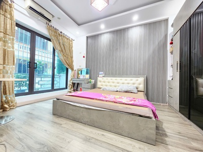 Bán gấp nhà liền kề vị trí vip , kinh doanh tốt, ở cực sướng , tiện ích ngập tràn , đường chiến 3