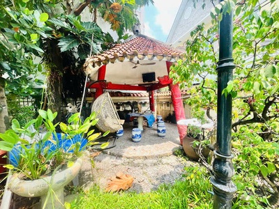 Bán vila sân vườn đẹp. 2 tầng cách mặt tiền quốc lộ 13 cũ 15m hẻm thẳng xe hơi sổ vuông 293m2 gía 3