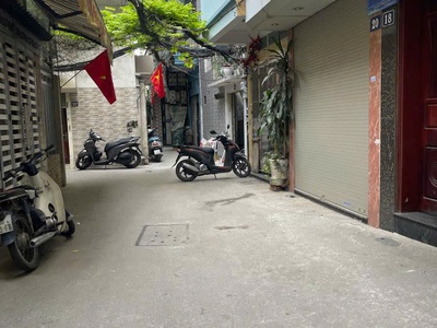 Vị trí đẹp. nhà tây sơn view hồ dt 38m2 6 tầng mặt tiền 3.5m giá 11 tỷ 0