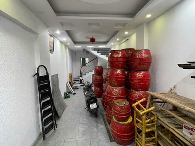 Vị trí đẹp. nhà tây sơn view hồ dt 38m2 6 tầng mặt tiền 3.5m giá 11 tỷ 4