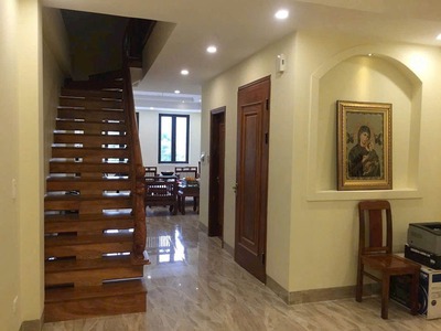 Cần bán 60m2 nhà 6 tầng mặt phố Phạm Khắc Quảng, Giang Biên. Đường rộng 25m, nhà toàn đồ gỗ 1