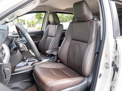 Bán xe Toyota Fortuner 2.4G 4x2 AT 2020, màu trắng. 10