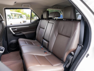 Bán xe Toyota Fortuner 2.4G 4x2 AT 2020, màu trắng. 13