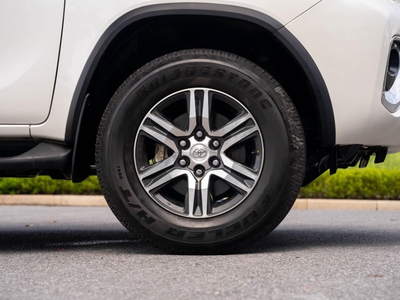 Bán xe Toyota Fortuner 2.4G 4x2 AT 2020, màu trắng. 6