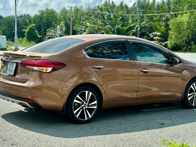 Bán xe Kia Cerato 1.6 AT 2018, màu nâu. 3