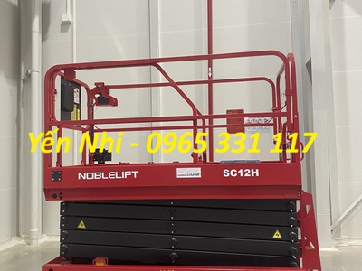 Thang nâng người cắt kéo điện Noblelift 1