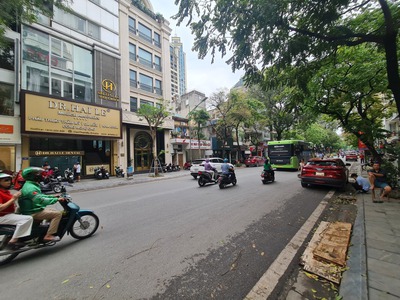 Bán nhà mặt phố phố huế, 140m2, 10 tầng 2 hầm, mặt tiền 7.2m, 159 tỷ, vỉa hè rộng, kd đỉnh 4
