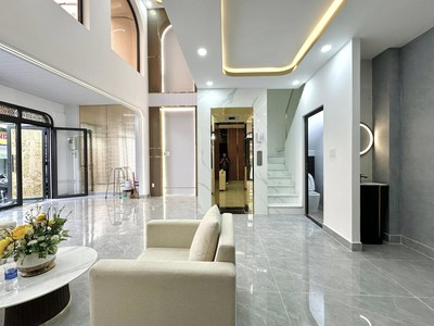 Bán nhà phạm văn đồng 35m2x5t, đúng 30m ra ô tô tránh, dừng đỗ ngày đêm,7.9 tỷ 0