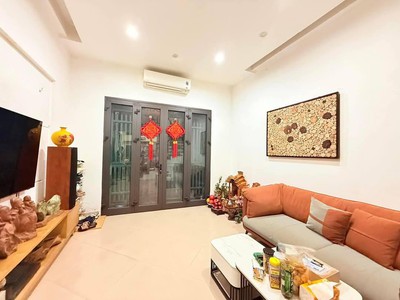 Bán nhà đẹp phố võ chí công 40m2 5tầng mặt tiền 6.5m 7.5 tỷ cầu giấy 1