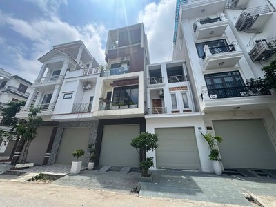 Nhà phân lô 193 văn cao, 60m 2 tầng, đường 12m, không lỗi lầm, giá 4.99 tỉ 0