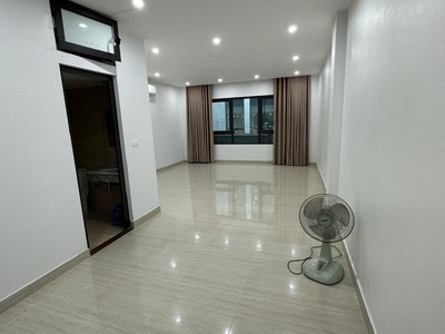 Bán nhà cầu giấy hà nội. 56mx 8 tầng thang máy,ô tô vào nhà. mặt tiền 5 m giá 25 tỉ 0