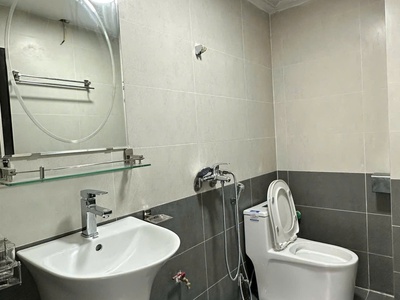 Cho thuê nhà vp, kd onl, ở gđ, nhóm ít người ngõ 175 định công, 4 tầng x 40m2, 4 ngủ, 13 triệu 3