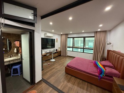 Bán tòa nhà 8 tầng tm phố cầu giấy, khu vip gần phố, ô tô vào nhà, kd vp chỉ 25 tỷ 2
