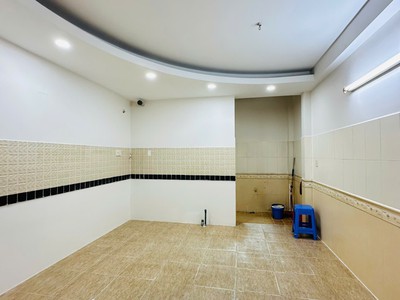 5.8 tỷ thương lượng 3.9x10m, 3 tầng, hẻm ni sư huỳnh liên, p10 2
