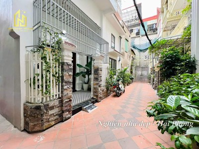 Nhà chợ hàng cũ vị trí cực nông, 48m 3 tầng, sân cổng riêng, giá 3.45 tỉ 0