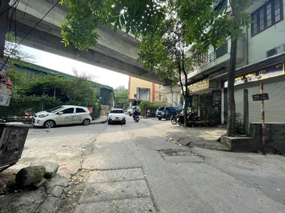Ô tô tránh trước cửa - vị trí đắc địa - sát chợ thái thịnh - ngõ thông tứ tung - vừa ở vừa kinh 0