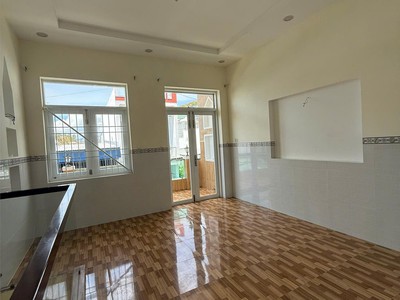 Cần bán nhà vĩnh hòa giá 3ty980 đường ô tô tránh nhau cách biển 700m 0