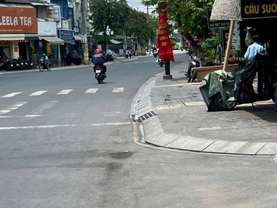  bán nhà 2 tầng lầu   ngay đường trần hưng đạo   dĩ an. 0
