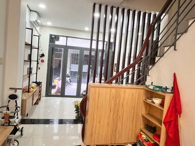 Chính chủ cho thuê nhà mặt tiền đường hoa huệ, khu phan xích long, q. phú nhuận, tphcm. 2