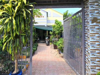 Kinh khủng khiếp, nhà dt 200m2, ngang 6, mặt tiền, quận 9, giá chỉ 2.95ty 0