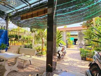 Kinh khủng khiếp, nhà dt 200m2, ngang 6, mặt tiền, quận 9, giá chỉ 2.95ty 2