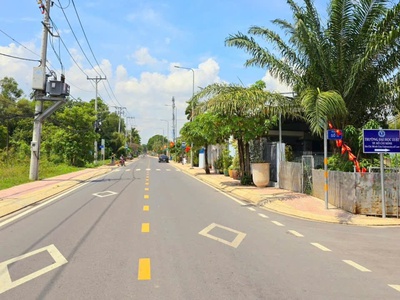Kinh khủng khiếp, nhà dt 200m2, ngang 6, mặt tiền, quận 9, giá chỉ 2.95ty 4