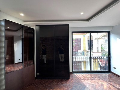 Nahf mới lô góc 3 thoáng ô tô vào nhà phố nguyễn văn cừ 45m2 x 5 tầng,14 tỷ long biên. 2