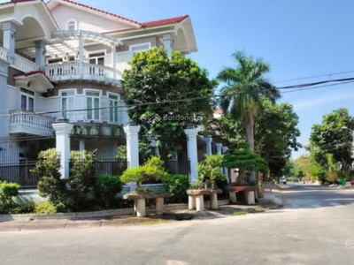 Bán biệt thự 3 tầng, mặt tiền nb bình hưng, sát tạ quang bửu, quận 8, lô góc 141 m2, 14.2 tỷ. 0