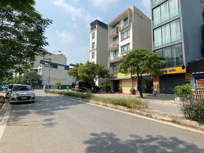 Bán nhà mới 7 tầng thạch bàn, long biên mặt tiền 3.6, giá 9 tỷ 0