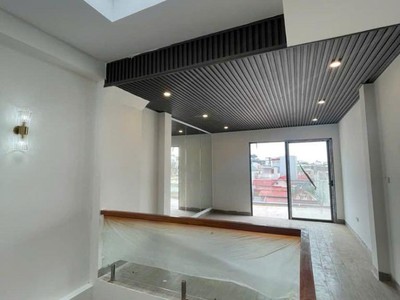 Bán nhà ngõ 135 phố bồ đề 60m, thang máy, ô tô vào nhà. 3