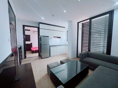Cho thuê căn hộ tầng 4 mặt phố giải phóng ngay bách kinh xây, 45m2, full đồ, ở gđ, nhóm 3 ng 3