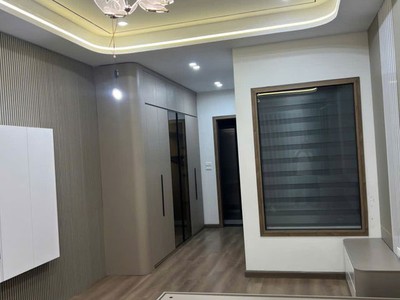 Nhà mới ô tô vào  nhà full nội thất phố  ngọc trì 52m2,x 6 tầng,mặt tiền  3.7m, 11.5 tỷ long biên. 3