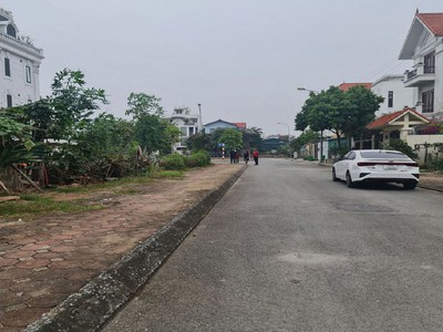 30m2 tái định cư trâu quỳ, gia lâm. đường 12m, cạnh trục chính.  đường 13m thông tứ tung. 0
