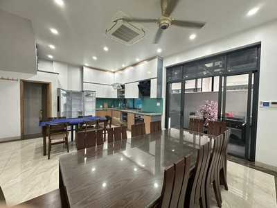 Cho thuê nguyên căn 5 phòng ngủ tại Vinhomes Marina 1