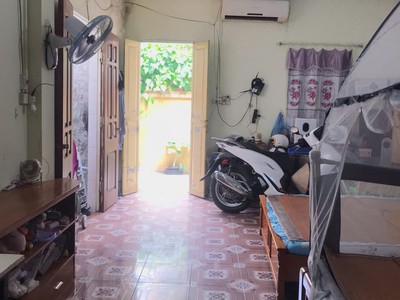 Cho thuê nhà 45 m2 ở và 5 m2 sân ở lai xá 1