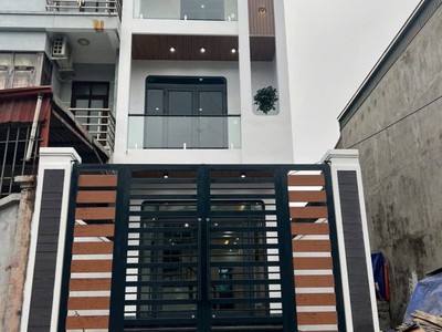 Bán Nhà 3 Tầng Ngõ 28 Cao Xanh,P.Cao Xanh. DT:82m2,MT:4m. Oto Đỗ Cửa 0