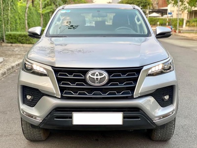 Bán xe Toyota Fortuner 2.4G 4x2 MT 2021, màu bạc. 0