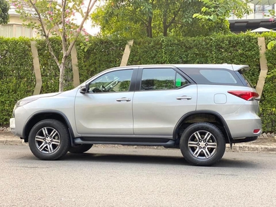 Bán xe Toyota Fortuner 2.4G 4x2 MT 2021, màu bạc. 1
