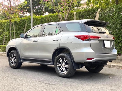 Bán xe Toyota Fortuner 2.4G 4x2 MT 2021, màu bạc. 3
