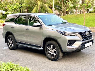 Bán xe Toyota Fortuner 2.4G 4x2 MT 2021, màu bạc. 4