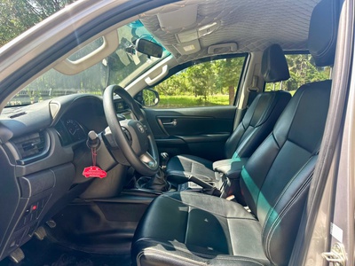 Bán xe Toyota Fortuner 2.4G 4x2 MT 2021, màu bạc. 8
