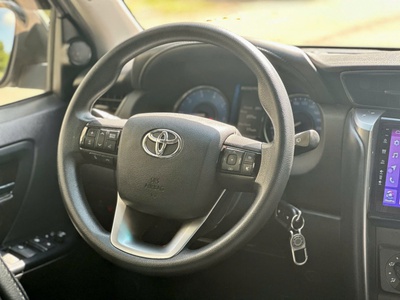 Bán xe Toyota Fortuner 2.4G 4x2 MT 2021, màu bạc. 13